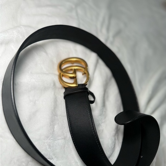 Gucci Black Leather Belt with Gold Accent - Picture 5 of 6